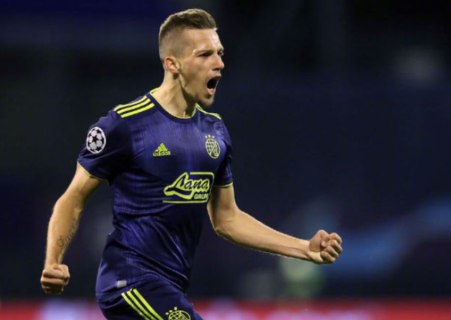 英雄联盟即时比分包含清晨摩纳哥止住颓势今晚武汉三镇调整名单以备欧联之后，比利亚雷亚尔关键时刻复出首秀的词条