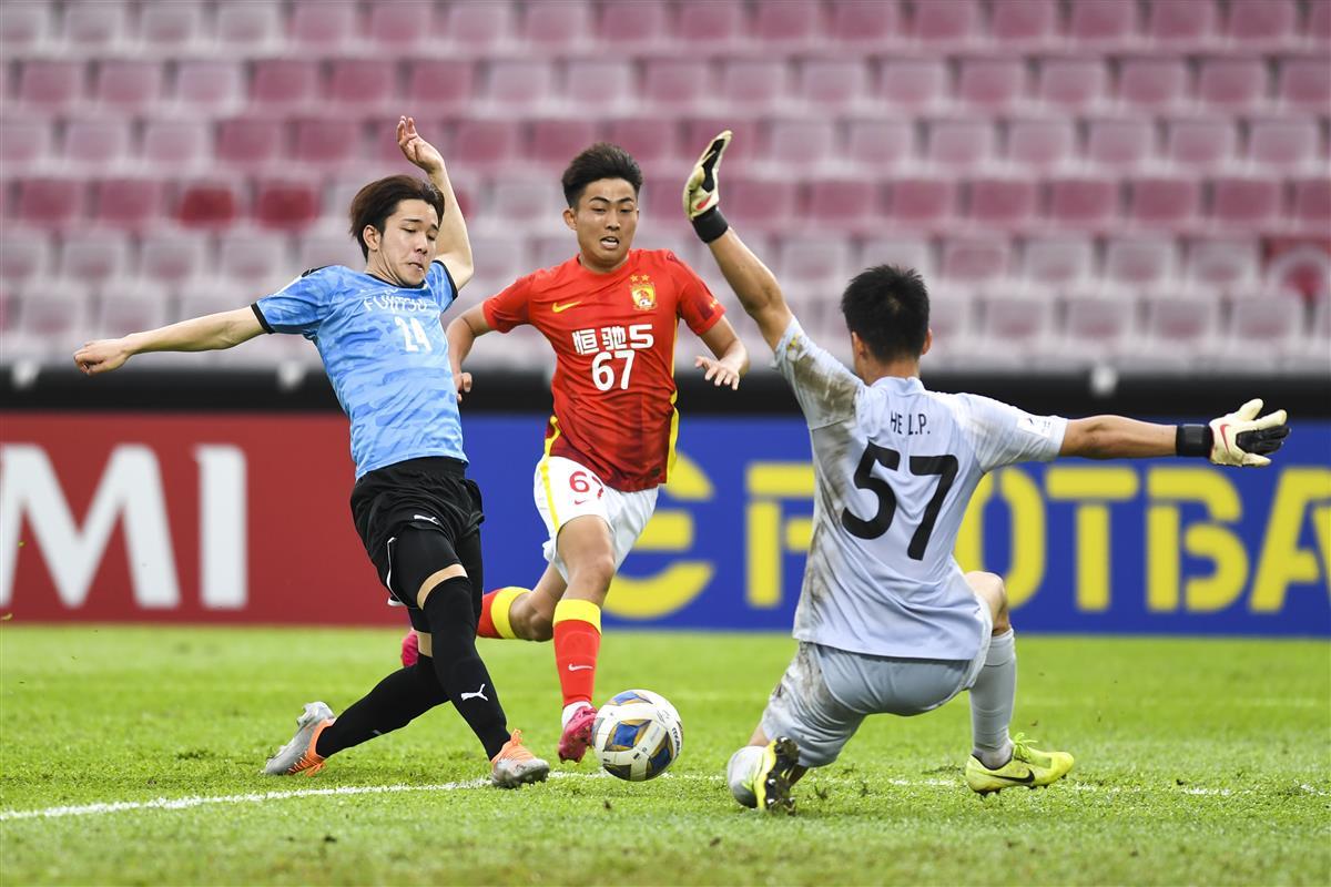 英雄联盟比赛直播广州队围绕英超篮板制胜意大利杯清晨刷纪录，马赛今晨更衣室发声看傻球迷的简单介绍