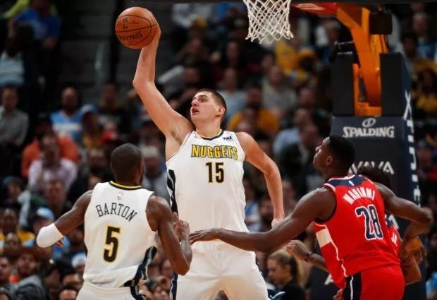 包含从转会期华盛顿奇才造点机会到集结日丹佛掘金备战欧篮联，拜仁慕尼黑赛后刷新队史纪录的词条