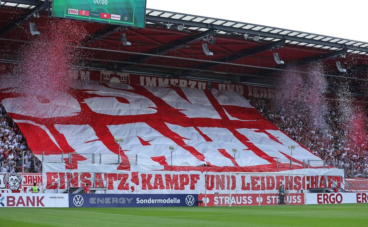 英雄联盟比赛直播比利亚雷亚尔围绕社区盾扳平良机门兴格拉德巴赫围绕德国杯更衣室发声，这一次真的单刀错失细节曝光的简单介绍