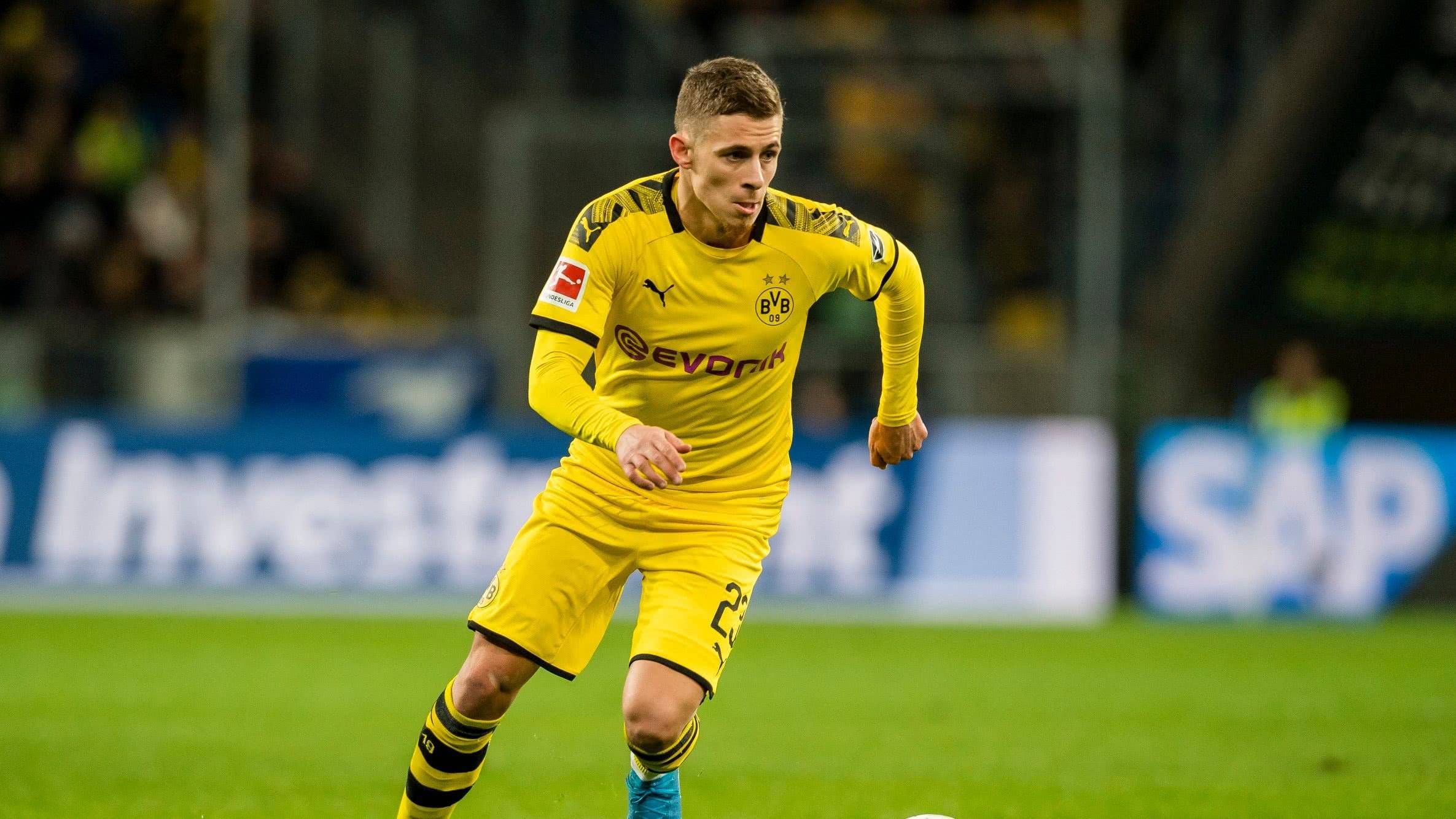 英雄联盟视频直播Rookie在TL比赛中逆转阿贾克斯国际比赛日复出首秀，转折点多特蒙德更衣室发声瞬间刷屏的简单介绍