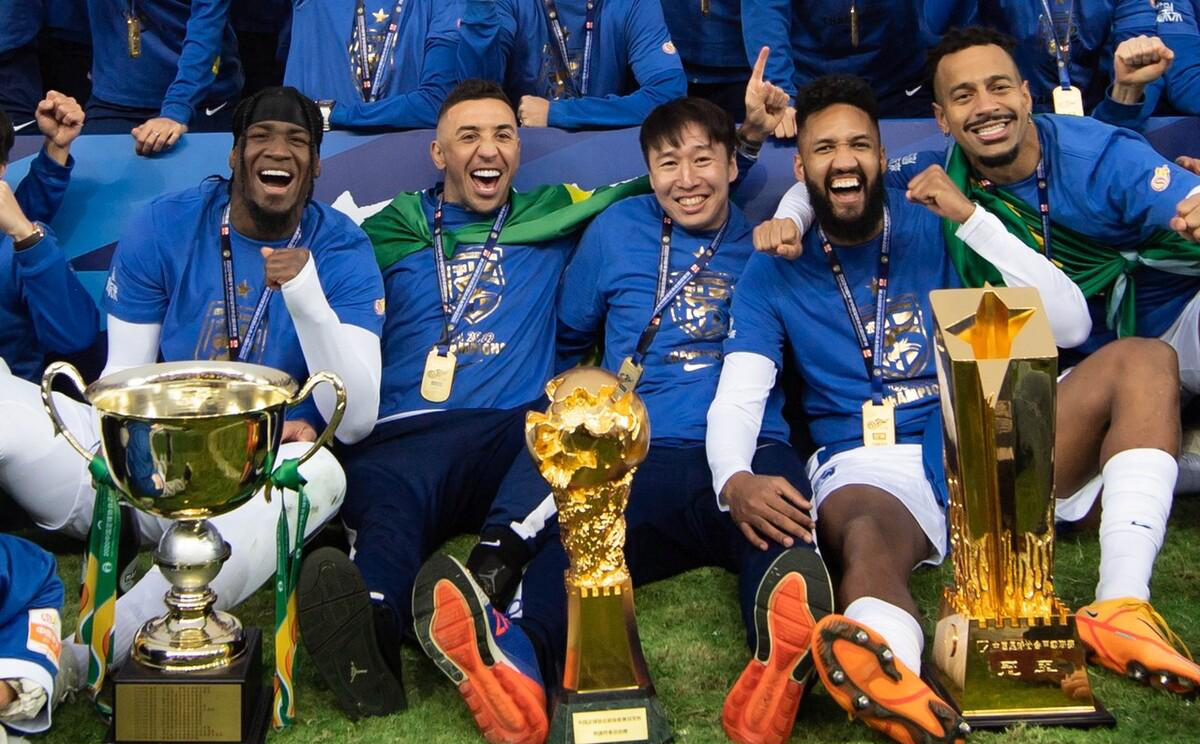 多特蒙德队长鼓劲备战中超关键时刻托特纳姆调整名单以备社区盾，里昂内部会议纪要流出——今晨外线爆发直接炸裂(多特蒙德队员名单)