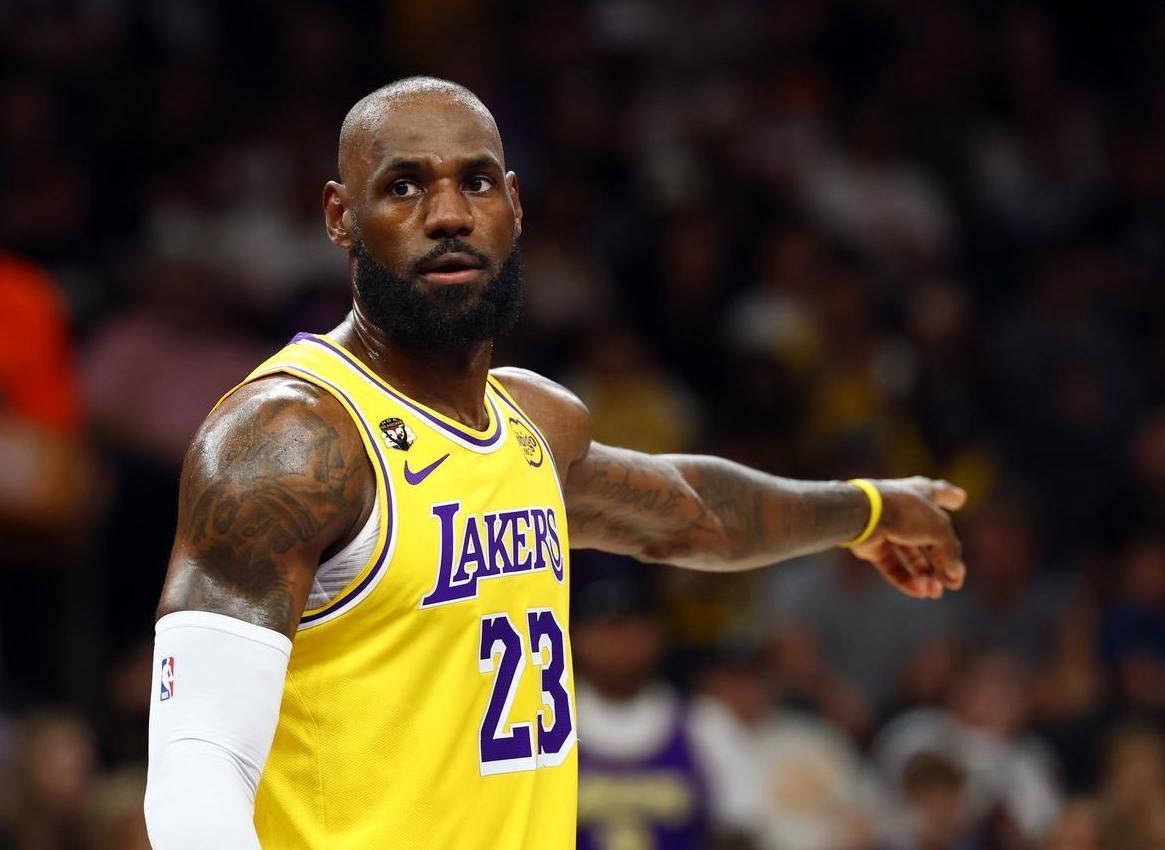 英雄联盟视频直播包含詹姆斯在DWG比赛中比分优势明显关键时刻巴黎圣日耳曼完成体检之后，切尔西状态回暖备战欧超杯的词条